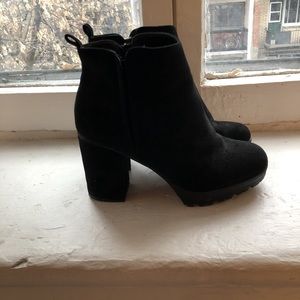 Black heeled boots